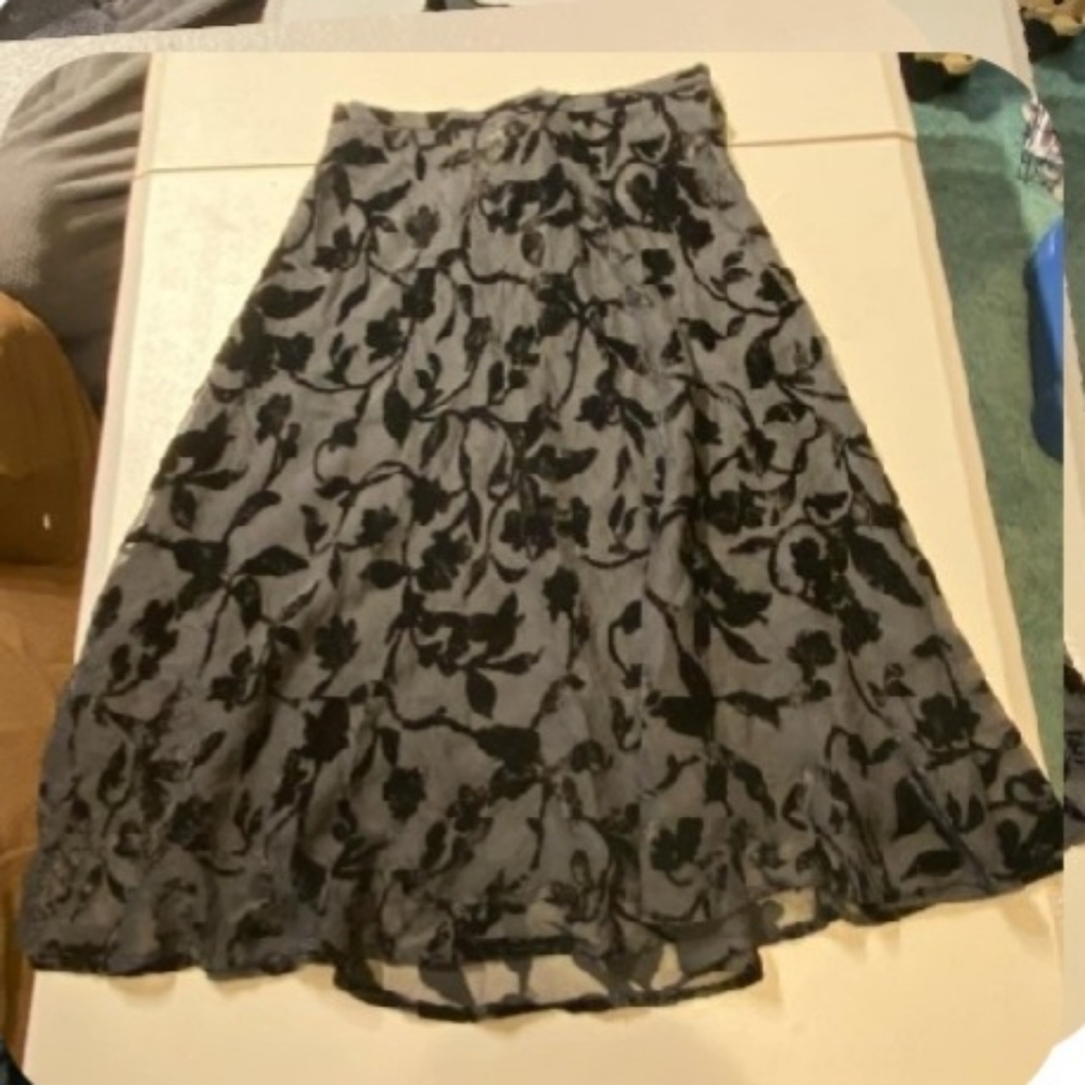 Talbots Elegant Sheer Black Velvet Applique Floral Skirt Women's Size 6 Lined